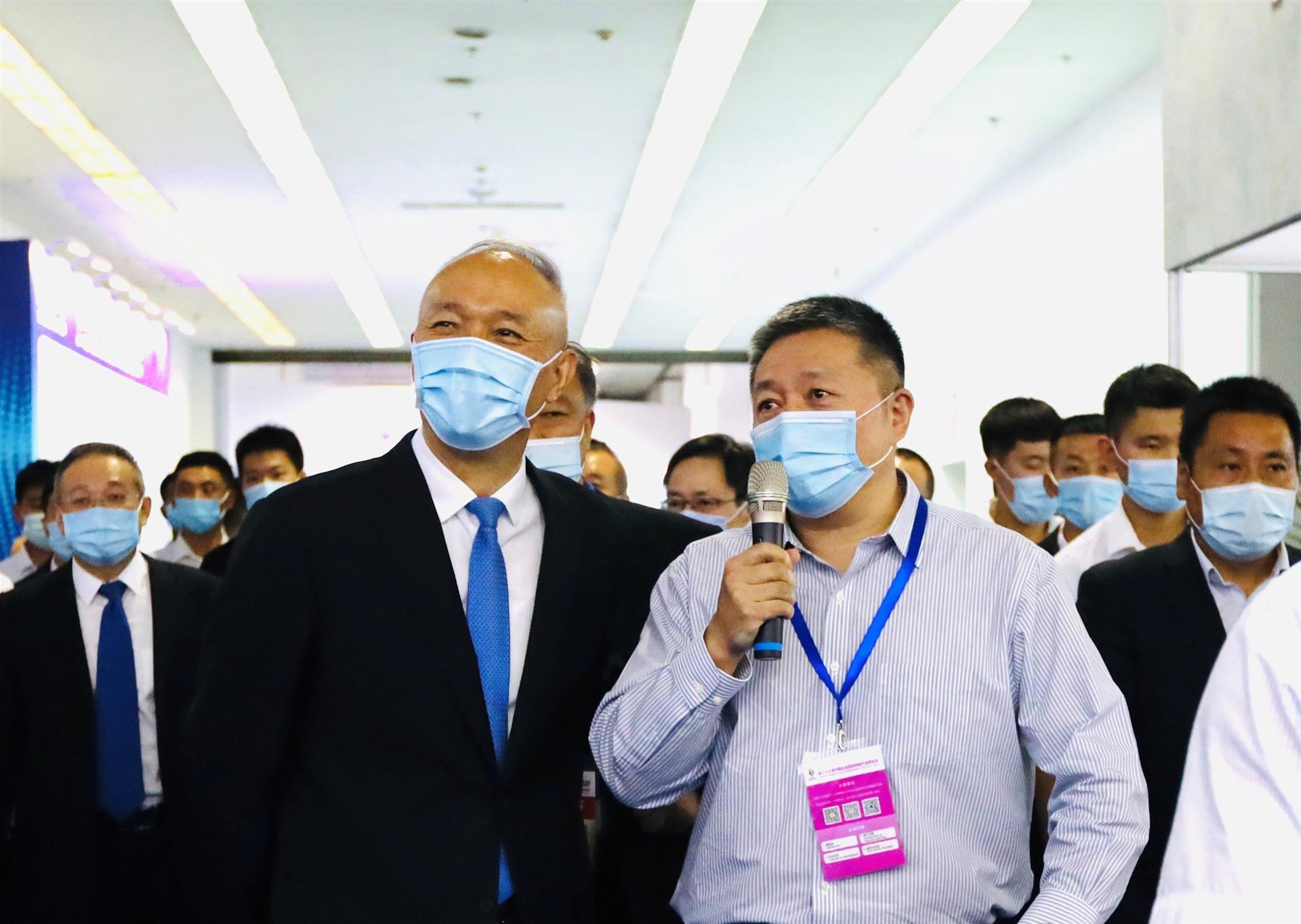 香港女人爱操b【热点聚焦】蔡奇书记视察科博会首科院——工发组织联合展区，创新成果引起广泛关注